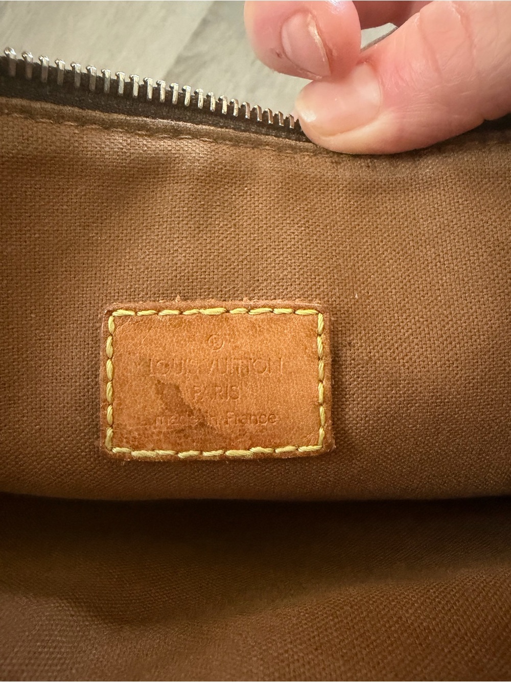 Louis Vuitton Brown Monogram Canvas Messenger with Tan Trim - Picture 2 of 9